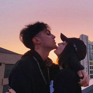 强行按在床上糟蹋视频
