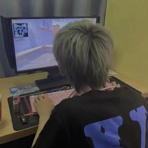 强行按在床上糟蹋视频
